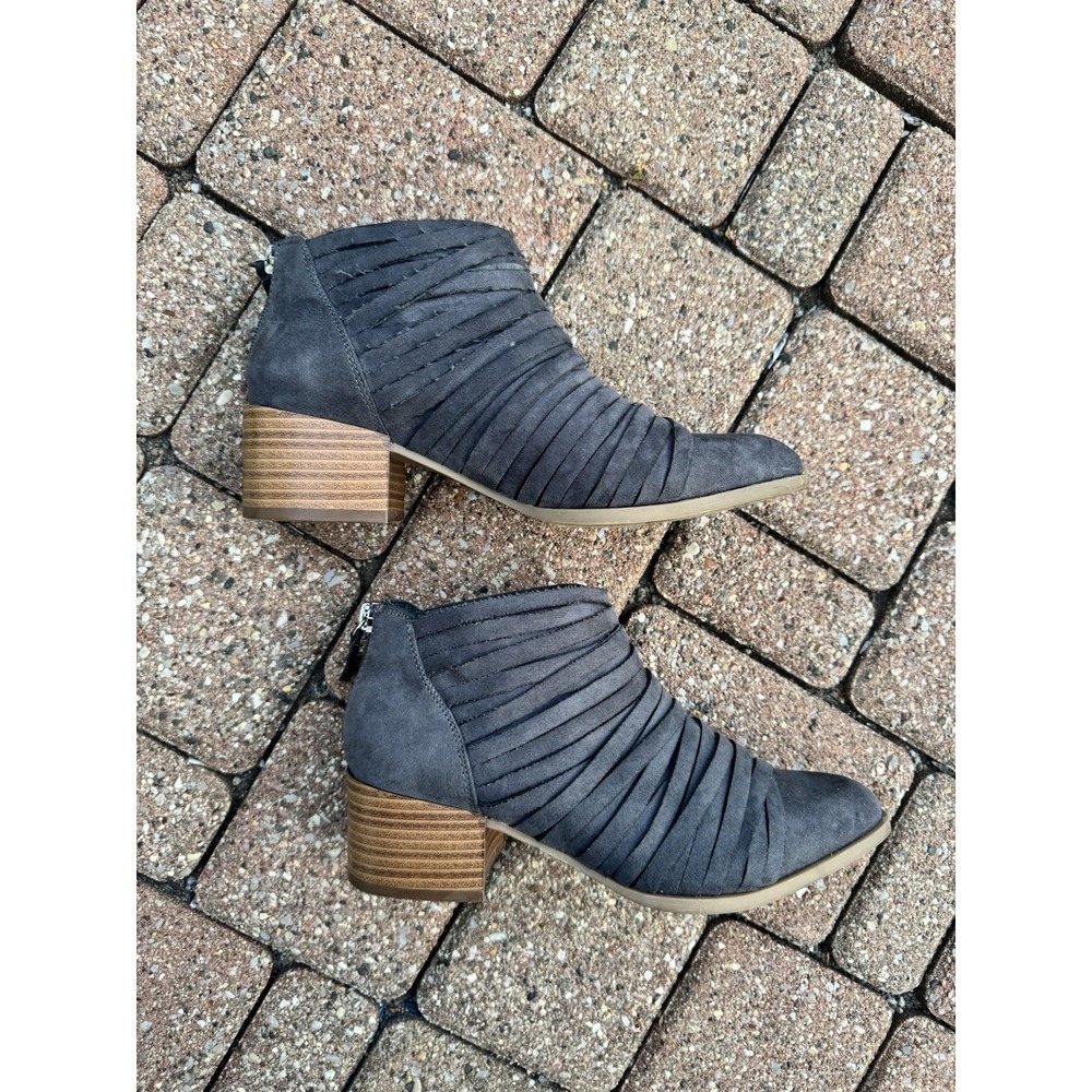 Fergalicious Iggy Ankle Bootie suede grey size 6 Fall Trendy - Picture 6 of 8